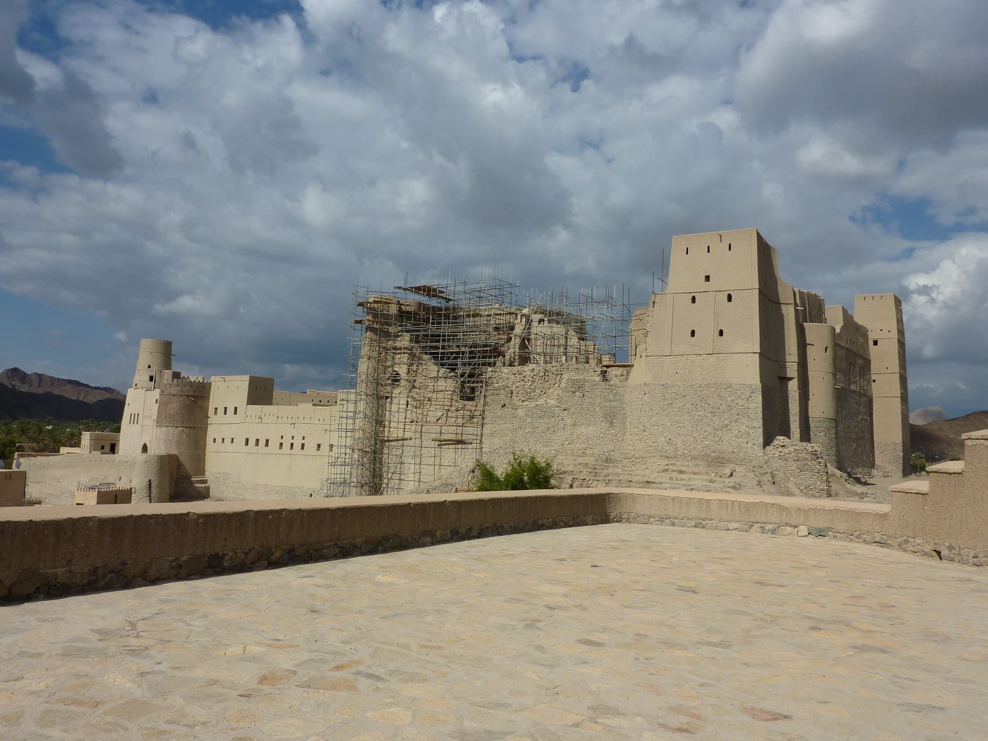 قلعة بهلاء في صورة Véronique Dauge / UNESCO بتاريخ 2009؛ CC BY-SA 3.0 IGO، دون تعديل